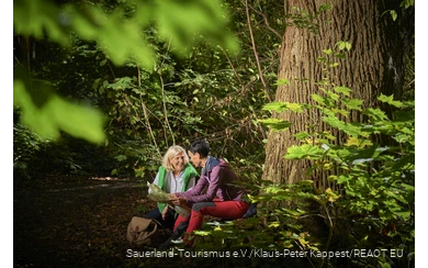 Freundinnen beim Wandern