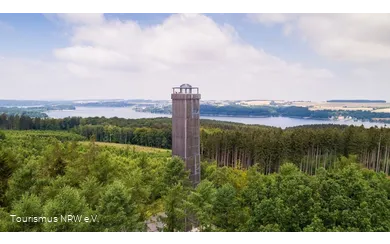 Blick auf den Möhnesee-Turm
