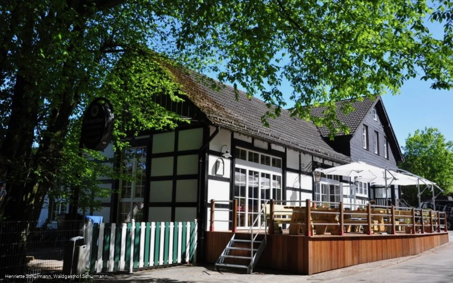 Waldgasthof Schürmann Front mit Terrasse