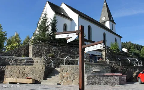 Bontkirchen Dorfplatz.JPG